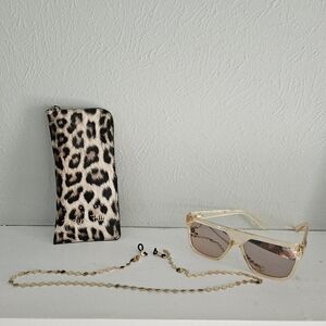 NWOT Quay X Jaclyn Hill Very Busy Sunglasses With Chain & Leopard Case